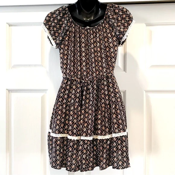 Knitworks girls floral lace crochet dress, size 16 - Picture 4 of 5